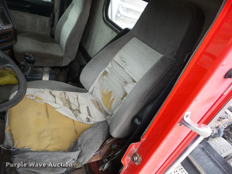 image for item J8661 1997 Freightliner FLD semi truck