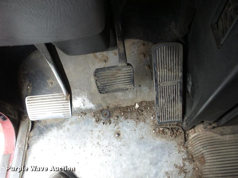 image for item J8661 1997 Freightliner FLD semi truck