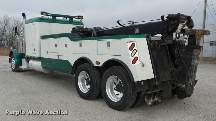 image for item J8662 1992 Peterbilt 379 wrecker truck