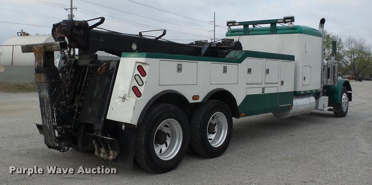 image for item J8662 1992 Peterbilt 379 wrecker truck