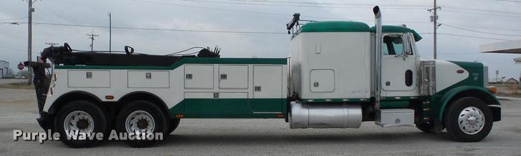 image for item J8662 1992 Peterbilt 379 wrecker truck
