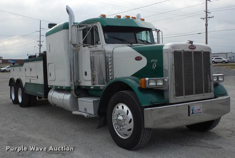 image for item J8662 1992 Peterbilt 379 wrecker truck