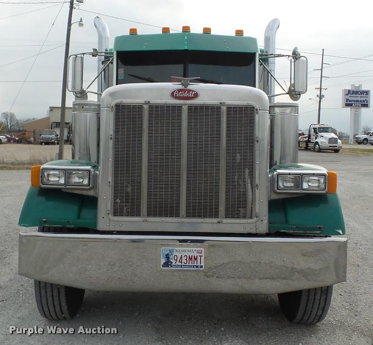 image for item J8662 1992 Peterbilt 379 wrecker truck