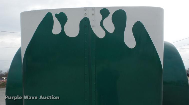 image for item J8662 1992 Peterbilt 379 wrecker truck