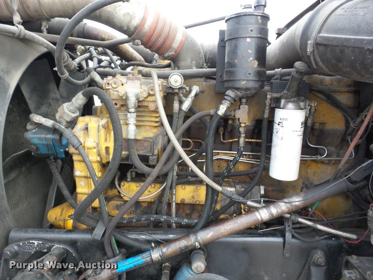 image for item J8662 1992 Peterbilt 379 wrecker truck