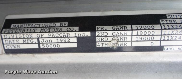 image for item J8662 1992 Peterbilt 379 wrecker truck