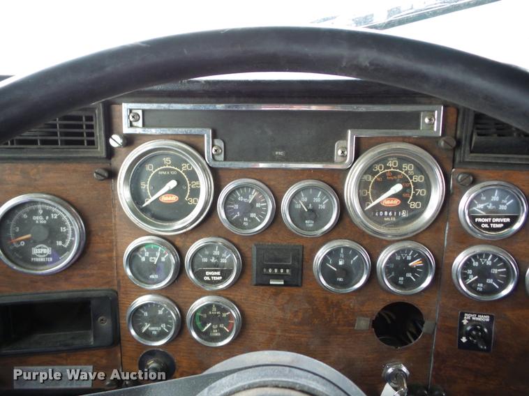 image for item J8662 1992 Peterbilt 379 wrecker truck