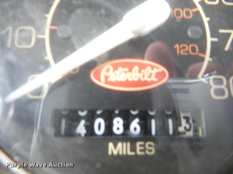 image for item J8662 1992 Peterbilt 379 wrecker truck