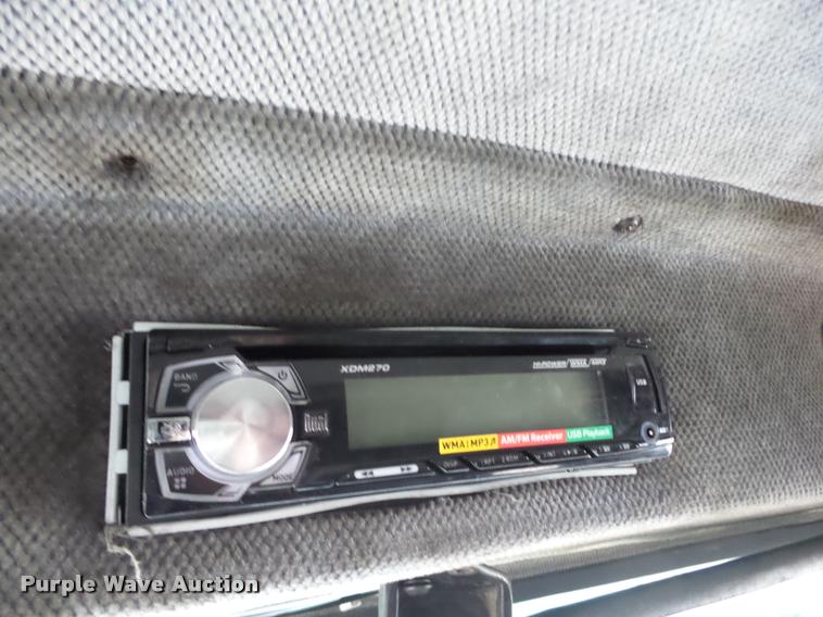 image for item J8662 1992 Peterbilt 379 wrecker truck