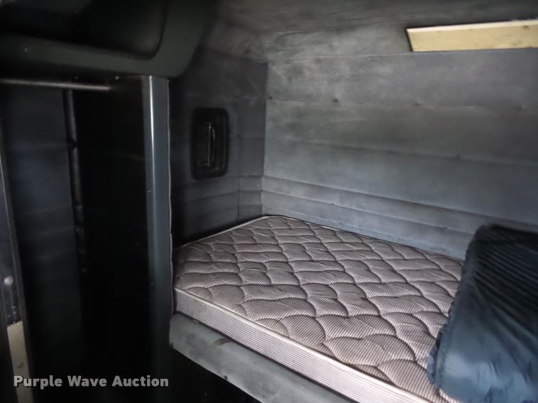 image for item J8662 1992 Peterbilt 379 wrecker truck