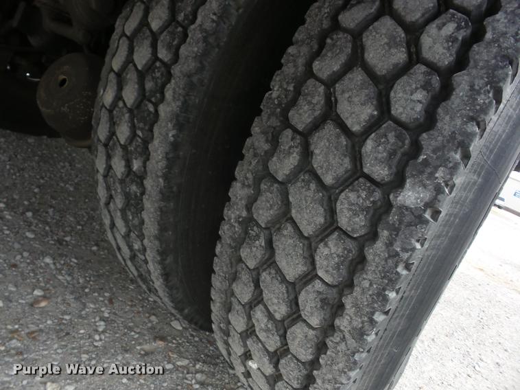 image for item J8662 1992 Peterbilt 379 wrecker truck