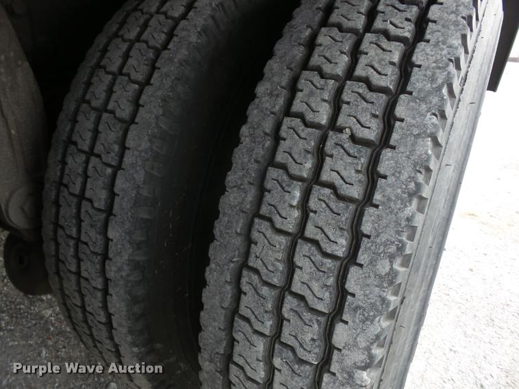 image for item J8662 1992 Peterbilt 379 wrecker truck