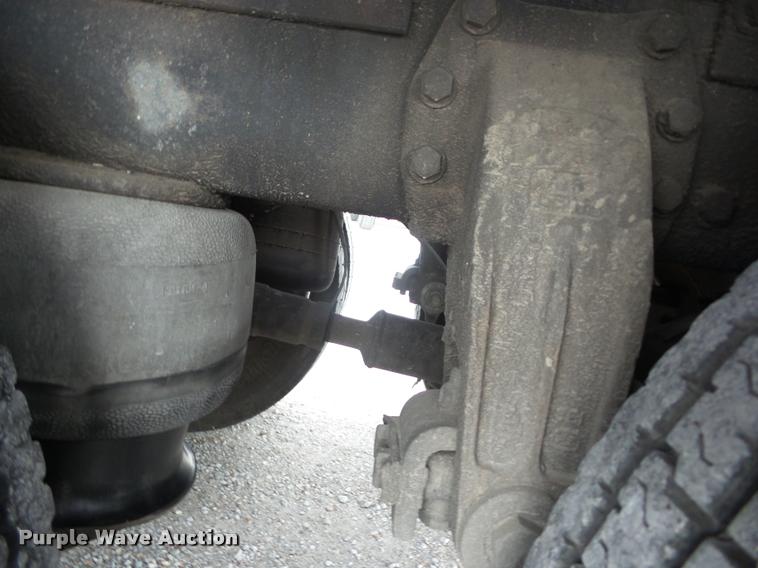 image for item J8662 1992 Peterbilt 379 wrecker truck