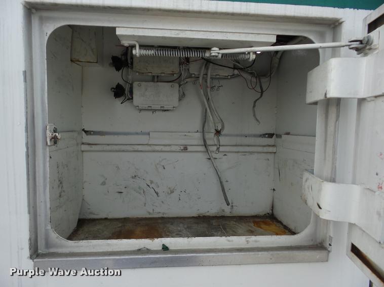 image for item J8662 1992 Peterbilt 379 wrecker truck