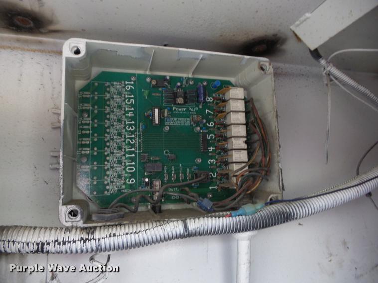 image for item J8662 1992 Peterbilt 379 wrecker truck