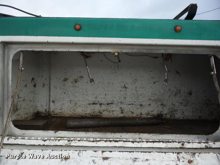 image for item J8662 1992 Peterbilt 379 wrecker truck