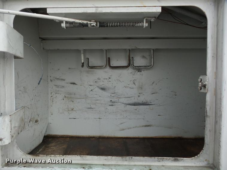 image for item J8662 1992 Peterbilt 379 wrecker truck