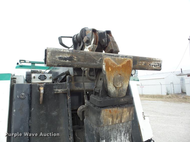 image for item J8662 1992 Peterbilt 379 wrecker truck