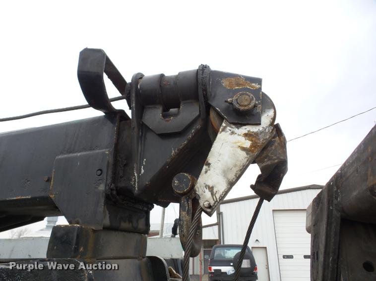 image for item J8662 1992 Peterbilt 379 wrecker truck