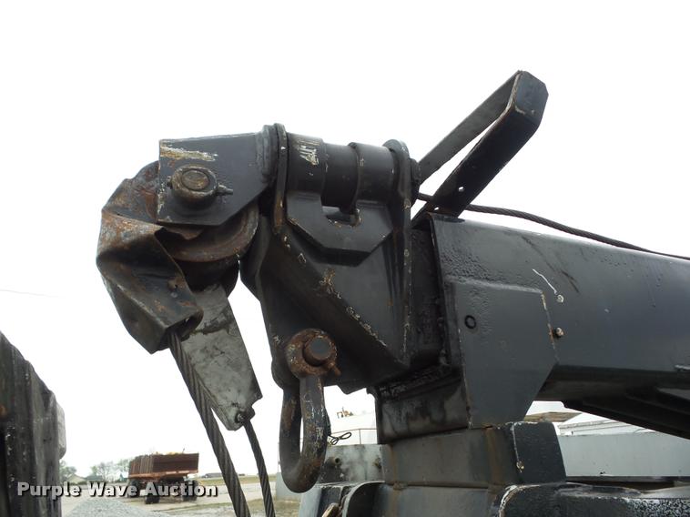 image for item J8662 1992 Peterbilt 379 wrecker truck