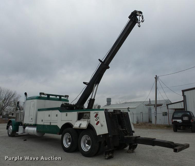 image for item J8662 1992 Peterbilt 379 wrecker truck