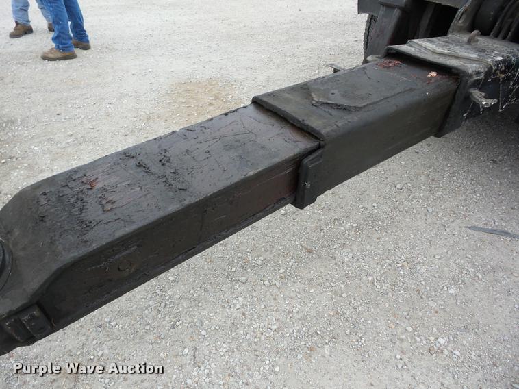 image for item J8662 1992 Peterbilt 379 wrecker truck