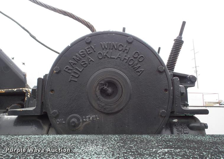 image for item J8662 1992 Peterbilt 379 wrecker truck