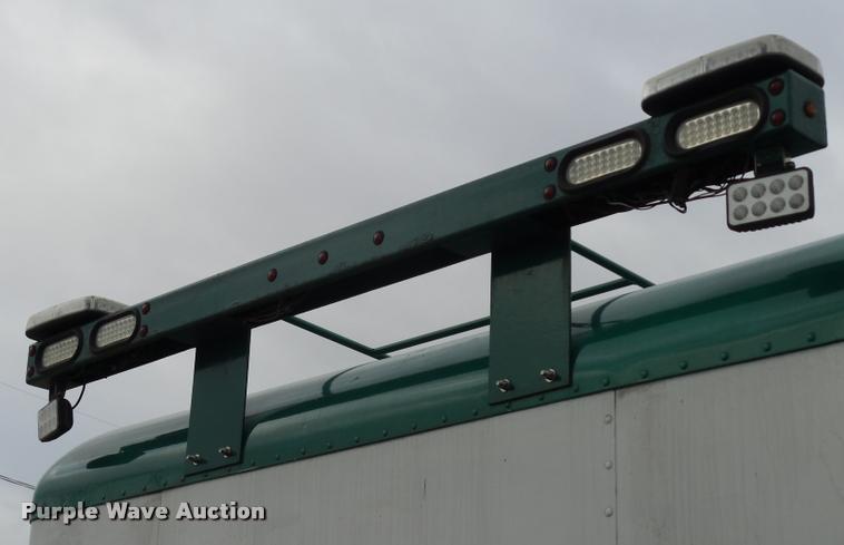 image for item J8662 1992 Peterbilt 379 wrecker truck