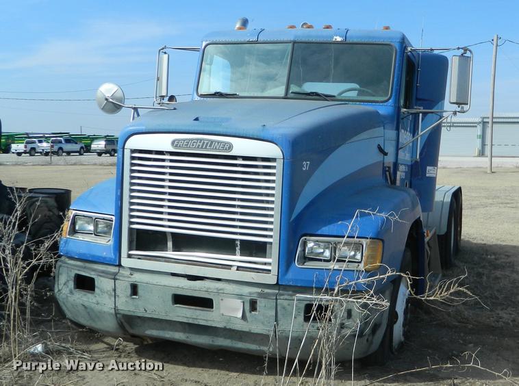 image for item K2694 1996 Freightliner FLD112 semi truck