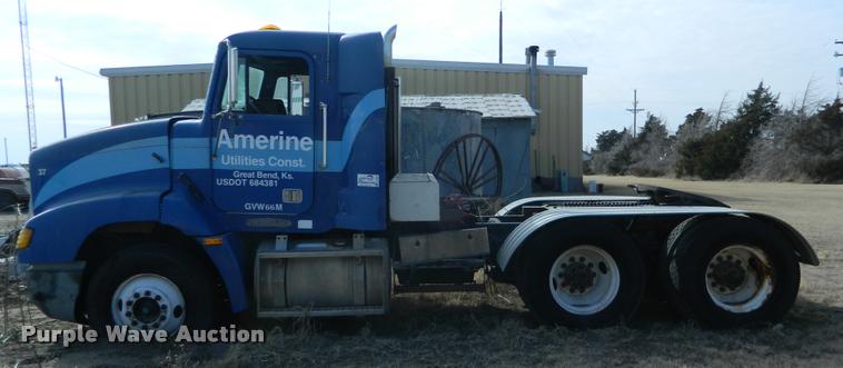 image for item K2694 1996 Freightliner FLD112 semi truck