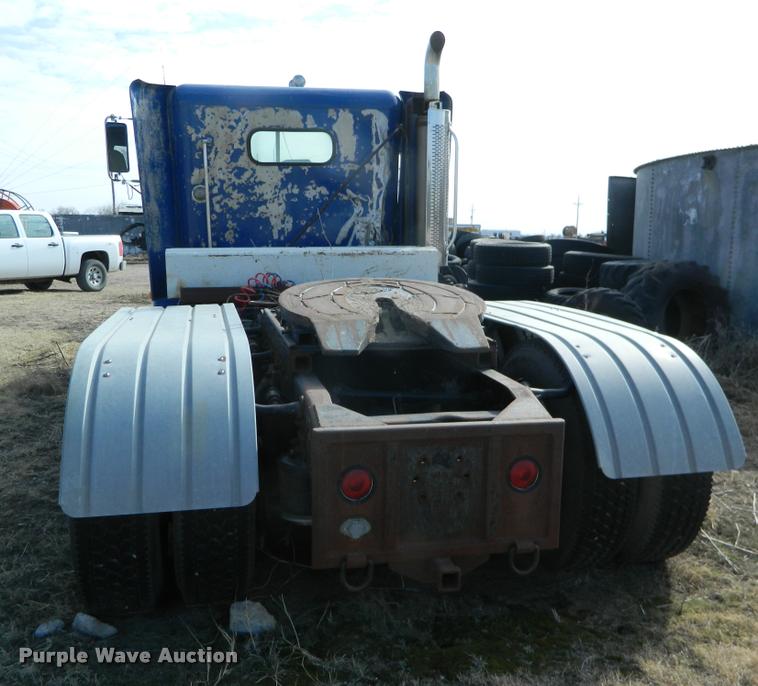 image for item K2694 1996 Freightliner FLD112 semi truck