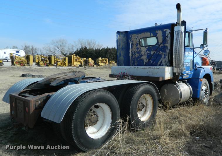 image for item K2694 1996 Freightliner FLD112 semi truck
