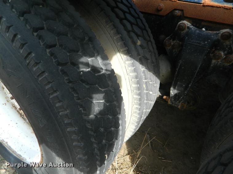 image for item K2694 1996 Freightliner FLD112 semi truck