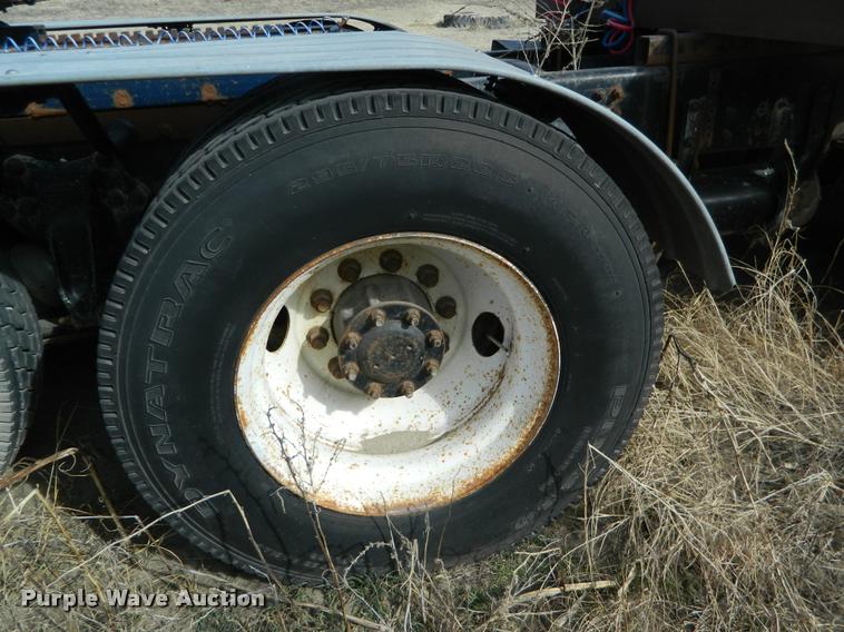 image for item K2694 1996 Freightliner FLD112 semi truck