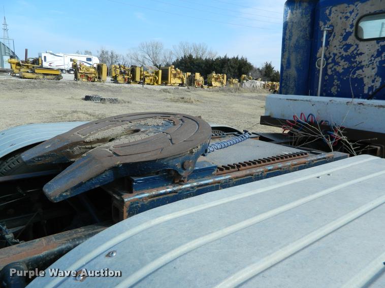 image for item K2694 1996 Freightliner FLD112 semi truck