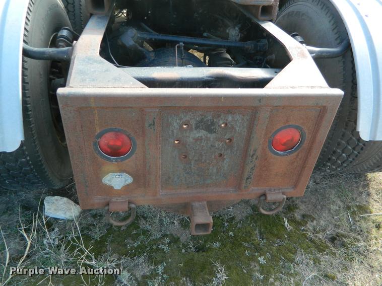 image for item K2694 1996 Freightliner FLD112 semi truck