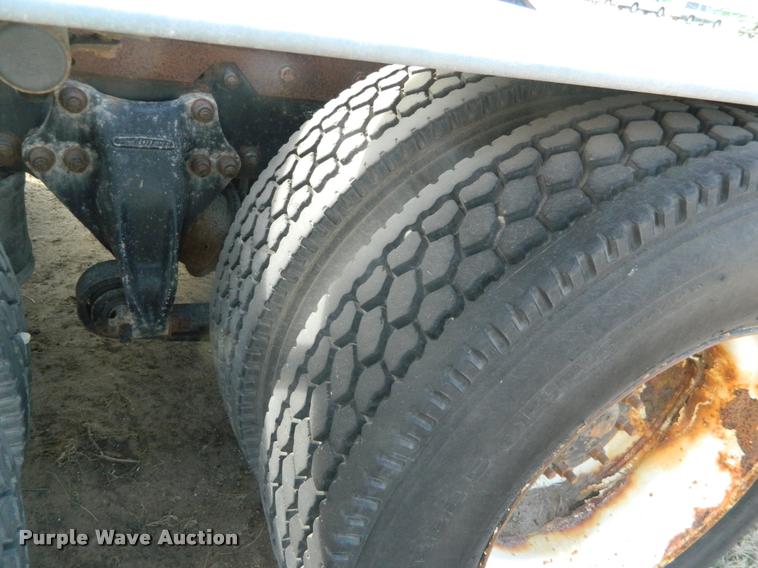 image for item K2694 1996 Freightliner FLD112 semi truck