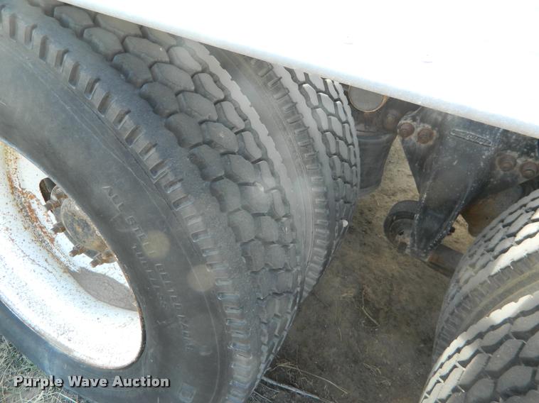 image for item K2694 1996 Freightliner FLD112 semi truck