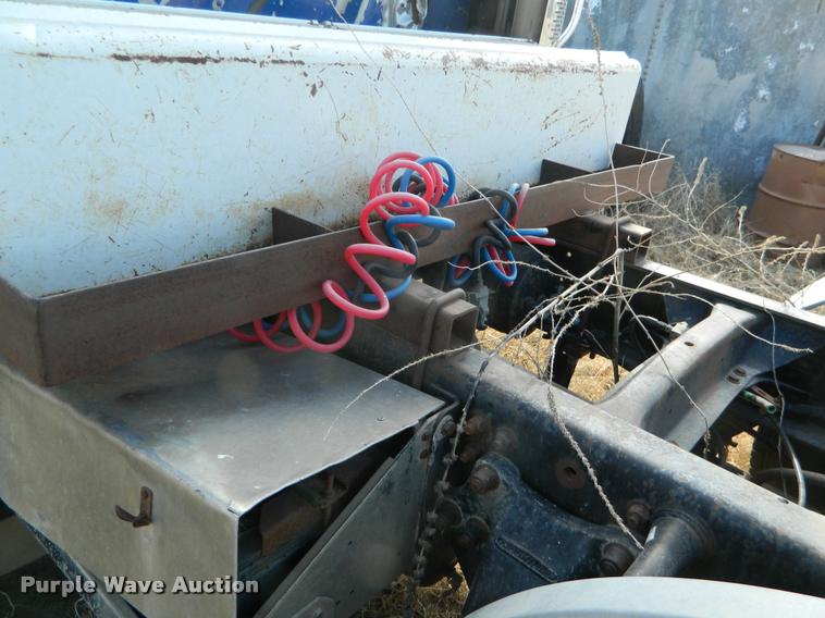 image for item K2694 1996 Freightliner FLD112 semi truck