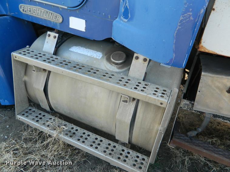 image for item K2694 1996 Freightliner FLD112 semi truck