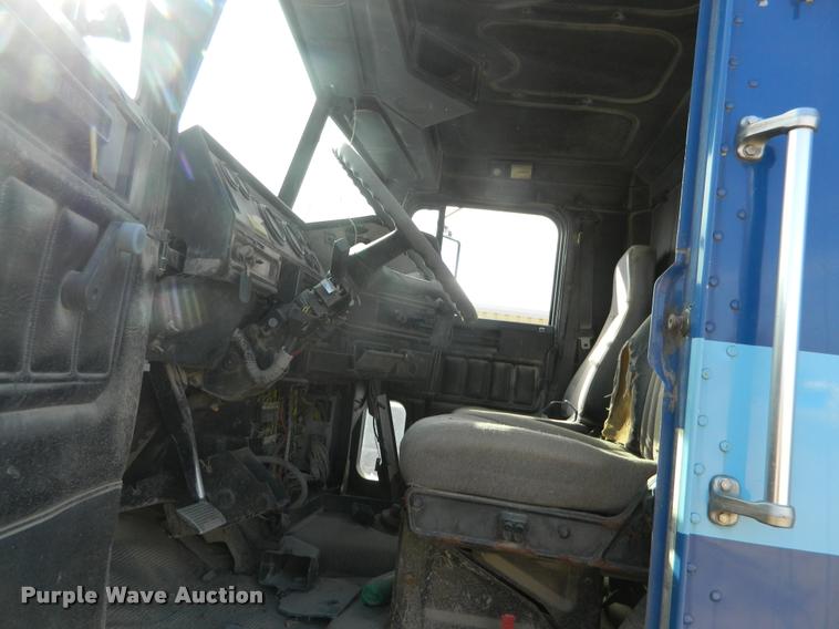 image for item K2694 1996 Freightliner FLD112 semi truck