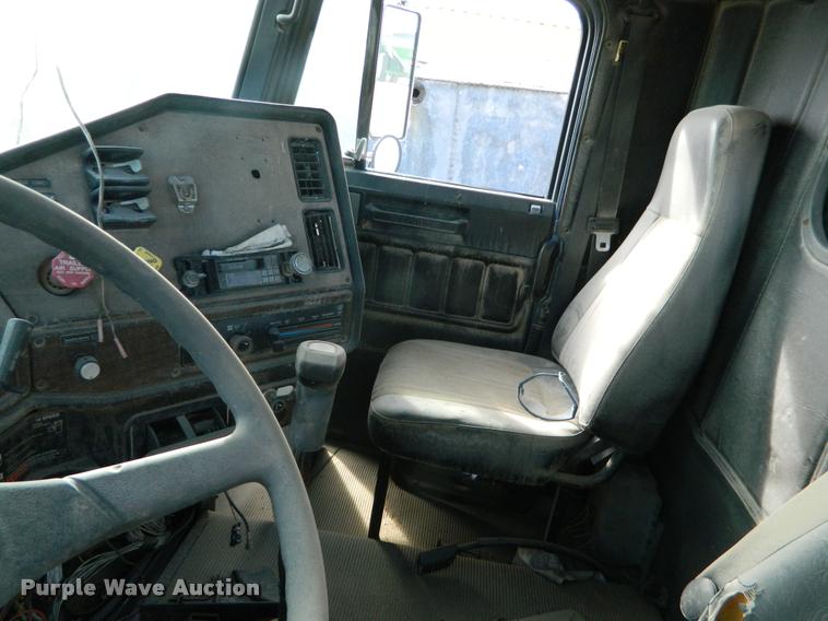 image for item K2694 1996 Freightliner FLD112 semi truck