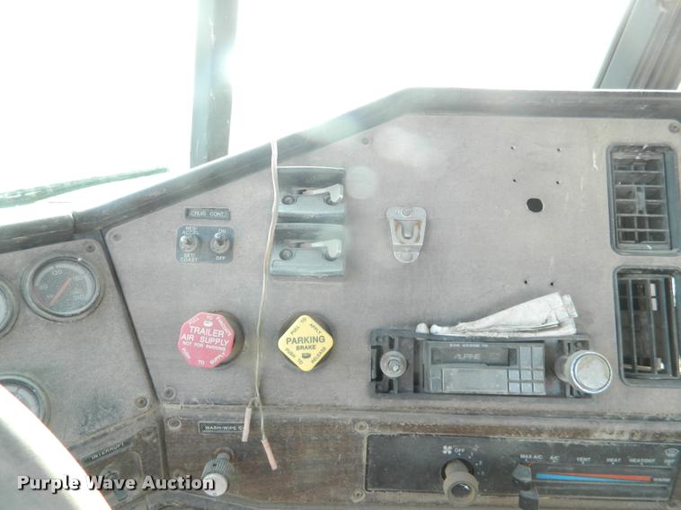 image for item K2694 1996 Freightliner FLD112 semi truck