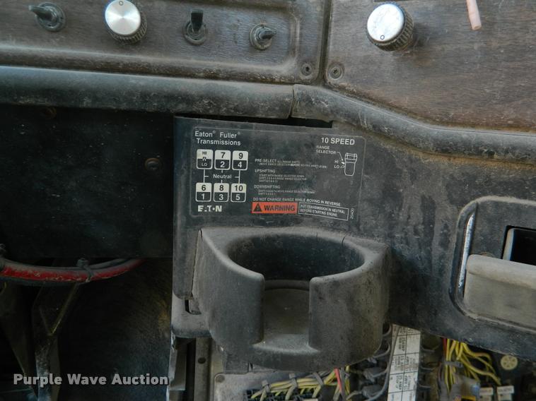 image for item K2694 1996 Freightliner FLD112 semi truck