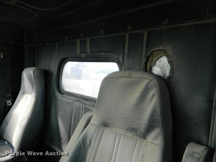 image for item K2694 1996 Freightliner FLD112 semi truck