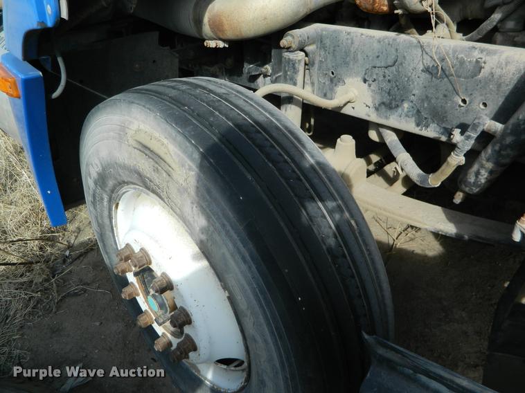 image for item K2694 1996 Freightliner FLD112 semi truck