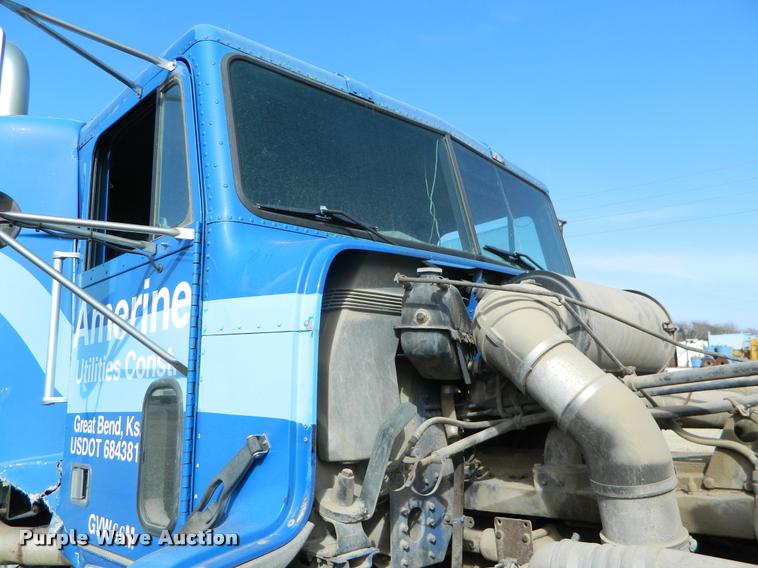 image for item K2694 1996 Freightliner FLD112 semi truck