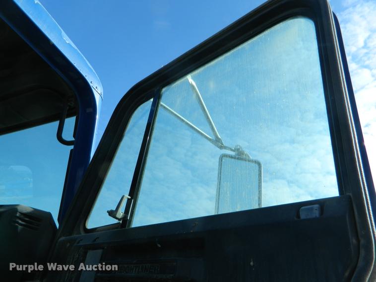 image for item K2694 1996 Freightliner FLD112 semi truck