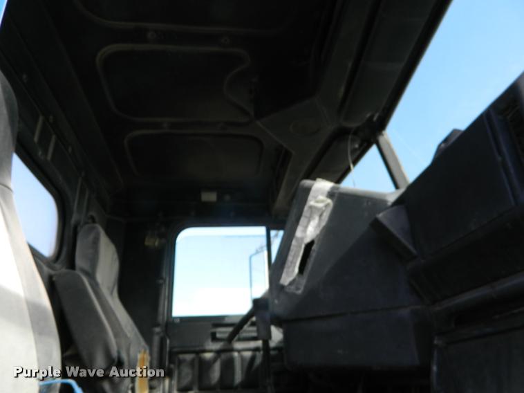 image for item K2694 1996 Freightliner FLD112 semi truck