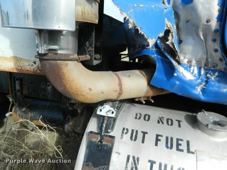 image for item K2694 1996 Freightliner FLD112 semi truck